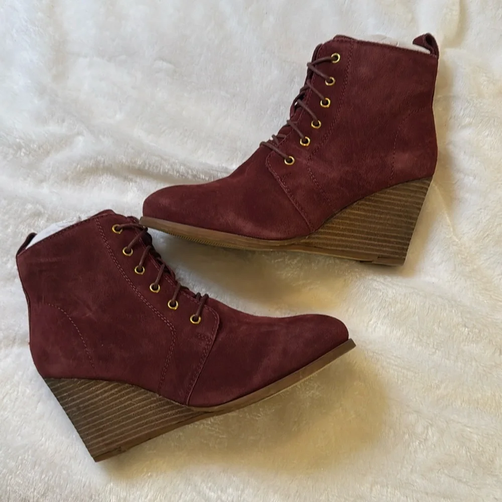 NWOB Diba Blake Burgundy Suede Bootie Sz 8.5